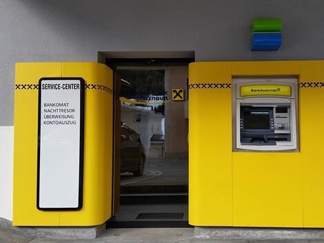 Bankomat bei der Raiffeisen Arlberg Silvretta