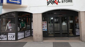 A store named "ISCHGL STORE". The facade displays sportswear and an inviting atmosphere.