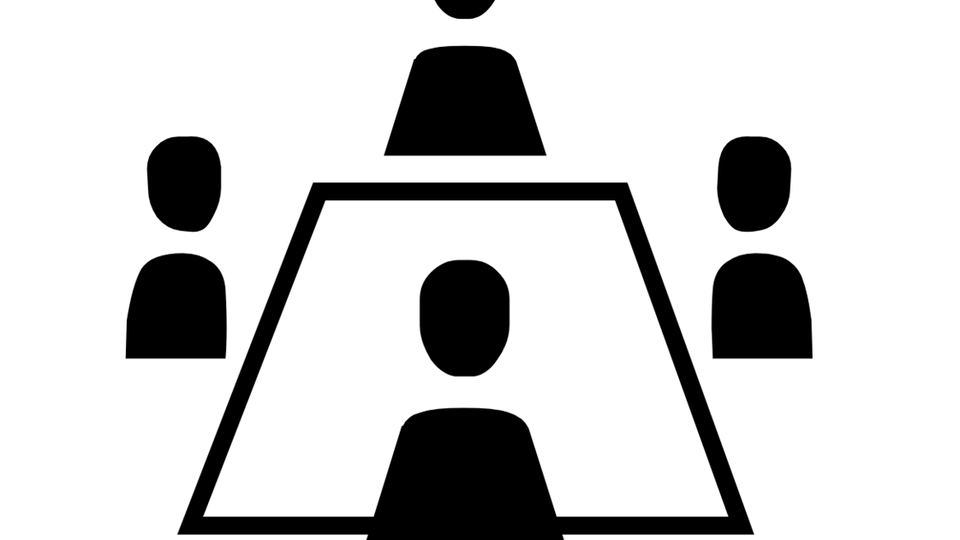 Ein einfaches Symbol zeigt eine Besprechungstafel mit mehreren Personen. Die Grafik verdeutlicht einen Austausch oder eine Diskussion in einem Konferenzraum.
