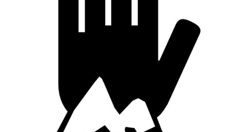 Eine stilisierte Hand mit Bergmotiven im Inneren. Das Bild symbolisiert Outdoor-Aktivitäten und Abenteuer.